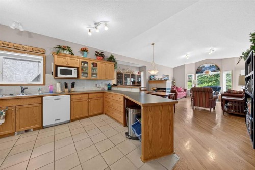 37 Scimitar Heath Nw, Calgary, AB - Indoor Photo Showing Kitchen With Double Sink