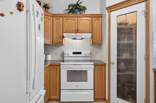 37 Scimitar Heath Nw, Calgary, AB - Indoor Photo Showing Kitchen