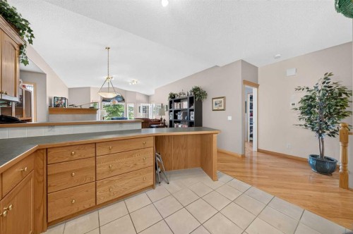 37 Scimitar Heath Nw, Calgary, AB - Indoor Photo Showing Kitchen