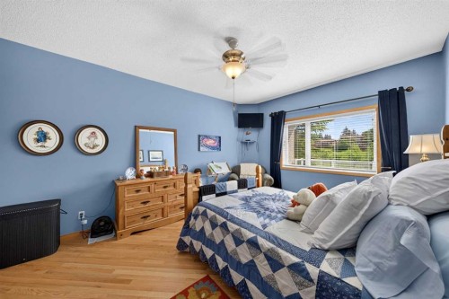 37 Scimitar Heath Nw, Calgary, AB - Indoor Photo Showing Bedroom