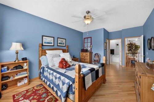 37 Scimitar Heath Nw, Calgary, AB - Indoor Photo Showing Bedroom