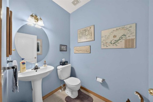 37 Scimitar Heath Nw, Calgary, AB - Indoor Photo Showing Bathroom