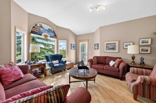 37 Scimitar Heath Nw, Calgary, AB - Indoor Photo Showing Living Room