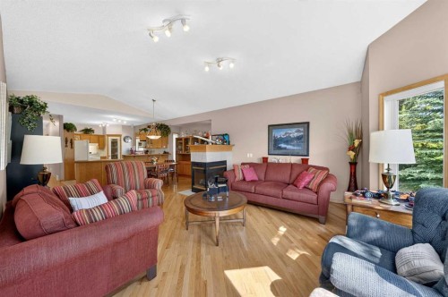 37 Scimitar Heath Nw, Calgary, AB - Indoor Photo Showing Living Room