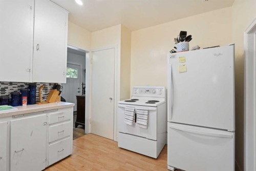 4737 48 Street, Olds, AB - Indoor Photo Showing Kitchen