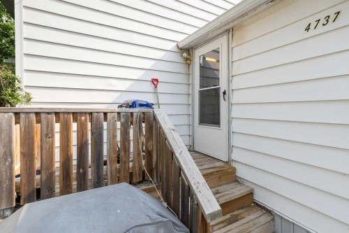 4737 48 Street, Olds, AB - Outdoor With Exterior