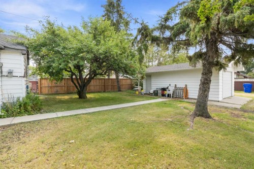 4737 48 Street, Olds, AB - Outdoor