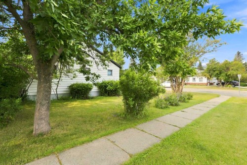 4737 48 Street, Olds, AB - Outdoor