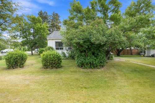 4737 48 Street, Olds, AB - Outdoor