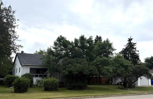 4737 48 Street, Olds, AB - Outdoor