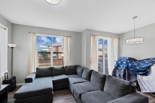 256 Auburn Glen Close Se, Calgary, AB - Indoor Photo Showing Living Room