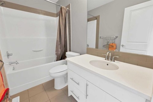 256 Auburn Glen Close Se, Calgary, AB - Indoor Photo Showing Bathroom