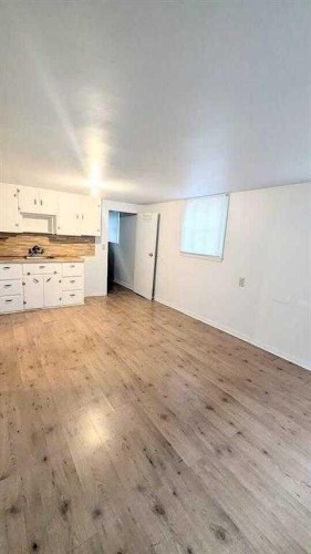 1436 22 Avenue Nw, Calgary, AB - Indoor Photo Showing Other Room
