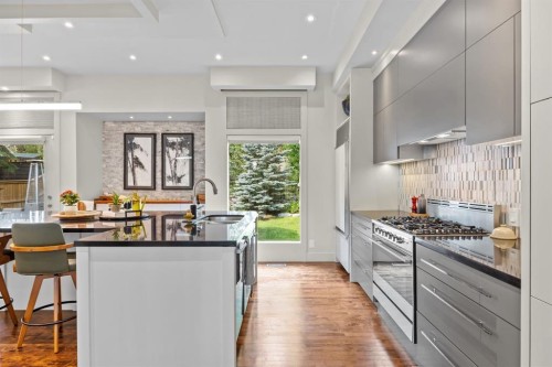 1143 Sifton Boulevard Sw, Calgary, AB - Indoor Photo Showing Kitchen With Upgraded Kitchen