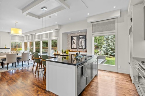 1143 Sifton Boulevard Sw, Calgary, AB - Indoor Photo Showing Other Room