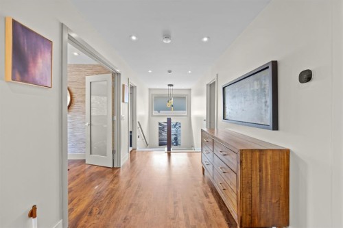 1143 Sifton Boulevard Sw, Calgary, AB - Indoor Photo Showing Other Room