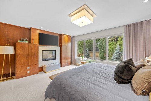 1143 Sifton Boulevard Sw, Calgary, AB - Indoor Photo Showing Bedroom