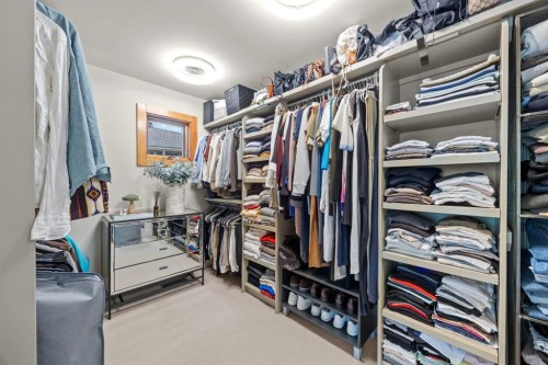 1143 Sifton Boulevard Sw, Calgary, AB - Indoor With Storage