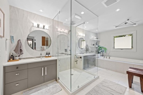 1143 Sifton Boulevard Sw, Calgary, AB - Indoor Photo Showing Bathroom