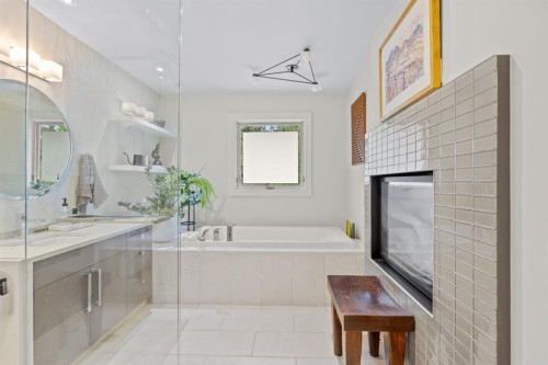 1143 Sifton Boulevard Sw, Calgary, AB - Indoor Photo Showing Bathroom