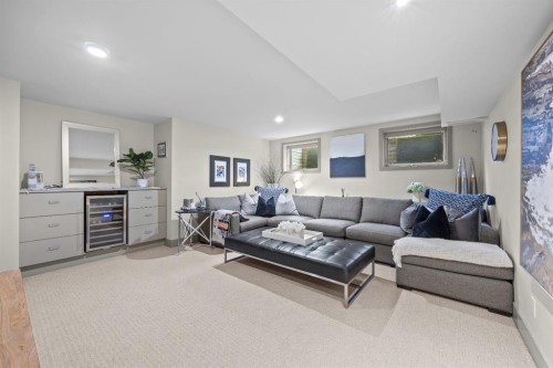 1143 Sifton Boulevard Sw, Calgary, AB - Indoor Photo Showing Living Room