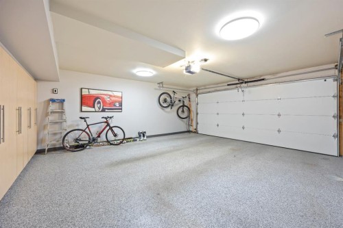 1143 Sifton Boulevard Sw, Calgary, AB - Indoor Photo Showing Garage