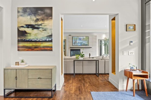 1143 Sifton Boulevard Sw, Calgary, AB - Indoor Photo Showing Other Room