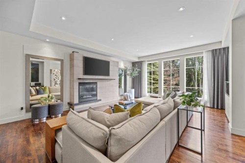 1143 Sifton Boulevard Sw, Calgary, AB - Indoor Photo Showing Living Room With Fireplace