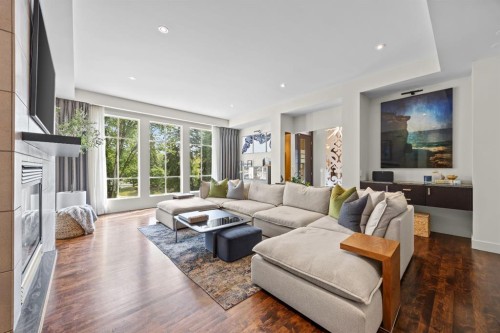 1143 Sifton Boulevard Sw, Calgary, AB - Indoor Photo Showing Living Room