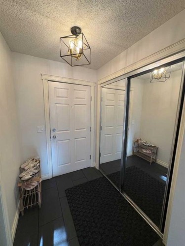 229-910 Centre Avenue Ne, Calgary, AB - Indoor Photo Showing Other Room