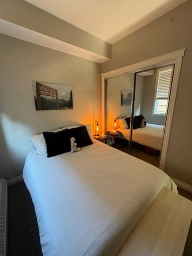 229-910 Centre Avenue Ne, Calgary, AB - Indoor Photo Showing Bedroom