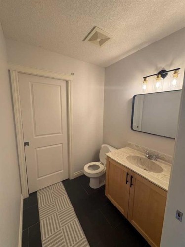 229-910 Centre Avenue Ne, Calgary, AB - Indoor Photo Showing Bathroom