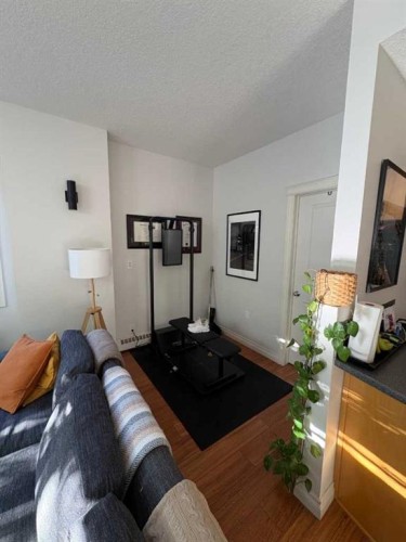 229-910 Centre Avenue Ne, Calgary, AB - Indoor