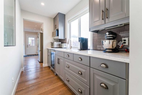 240 Willowmere Close, Chestermere, AB - Indoor Photo Showing Kitchen