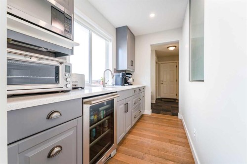 240 Willowmere Close, Chestermere, AB - Indoor Photo Showing Kitchen