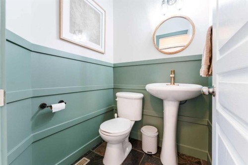 240 Willowmere Close, Chestermere, AB - Indoor Photo Showing Bathroom