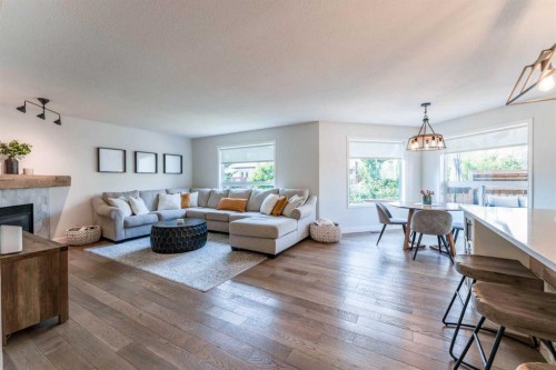 240 Willowmere Close, Chestermere, AB - Indoor Photo Showing Living Room