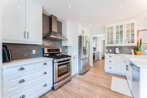 240 Willowmere Close, Chestermere, AB - Indoor Photo Showing Kitchen With Stainless Steel Kitchen With Upgraded Kitchen