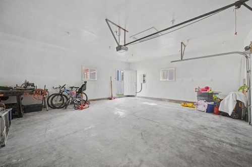 172 Coverton Circle Ne, Calgary, AB - Indoor Photo Showing Garage