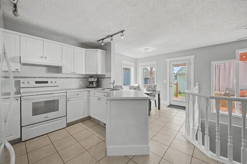 172 Coverton Circle Ne, Calgary, AB - Indoor Photo Showing Kitchen