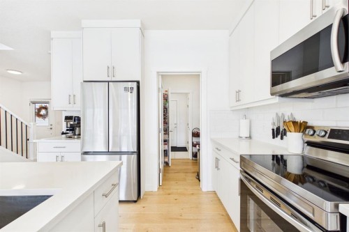 66 Legacy Glen Crescent Se, Calgary, AB - Indoor Photo Showing Kitchen With Upgraded Kitchen