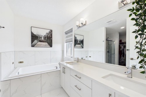 66 Legacy Glen Crescent Se, Calgary, AB - Indoor Photo Showing Bathroom