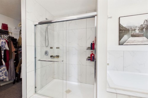 66 Legacy Glen Crescent Se, Calgary, AB - Indoor Photo Showing Bathroom