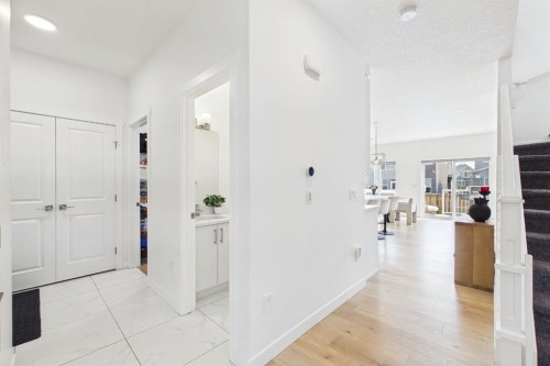 66 Legacy Glen Crescent Se, Calgary, AB - Indoor Photo Showing Other Room