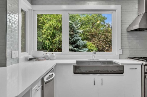 60 Massey Place Sw, Calgary, AB - Indoor Photo Showing Kitchen