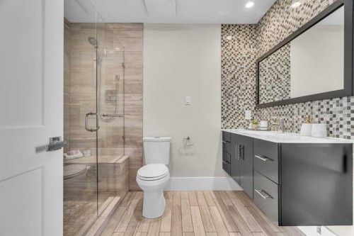 60 Massey Place Sw, Calgary, AB - Indoor Photo Showing Bathroom
