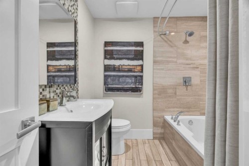 60 Massey Place Sw, Calgary, AB - Indoor Photo Showing Bathroom
