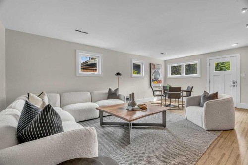 60 Massey Place Sw, Calgary, AB - Indoor Photo Showing Living Room