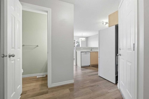 103-760 Railway Gate Sw, Airdrie, AB - Indoor Photo Showing Other Room