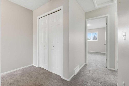 103-760 Railway Gate Sw, Airdrie, AB - Indoor Photo Showing Other Room